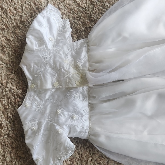 Gorgeous beaded, Satin embroidered Communion dress with cluster pearls. - Picture 5 of 6